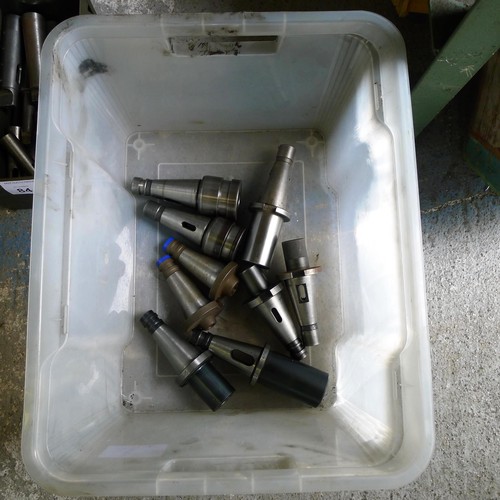 84 - A quantity of Morse taper holders and Morse taper sleeves