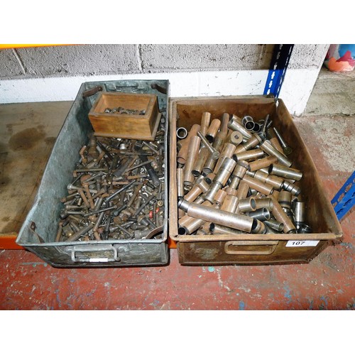 107 - 1 box containing a quantity of various machine screws (including English) and 1 box containing a qua... 