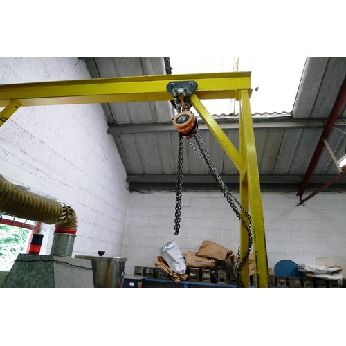 118 - 1 yellow metal portable gantry crane fitted with a Morris travelling cradle and a Sealey 1000kg chai... 