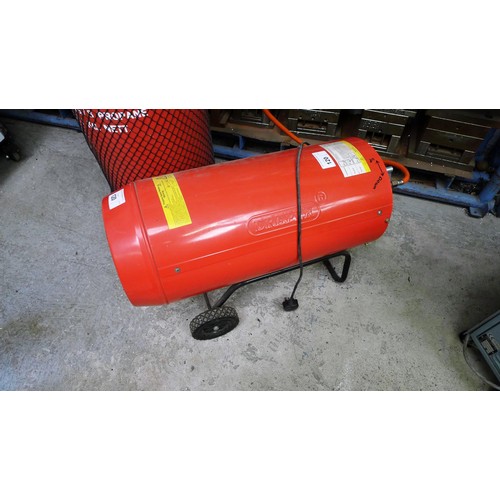 120 - 1 space heater by Sealey model PSH-136, 240v / propane. Supplied with a 47kg bottle of gas (almost f... 