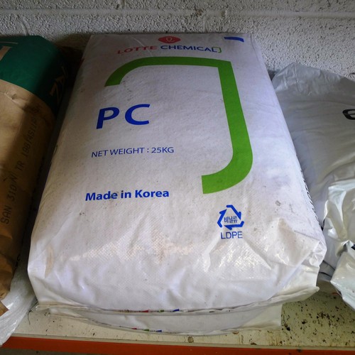 133 - 6 x 25kg bags of virgin plastic bead material comprising 1 x 30% glass nylon, 1 x styrene, 2 x Polyc... 