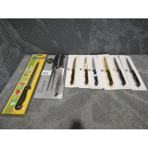 1012 - A quantity of various knives including a carving set