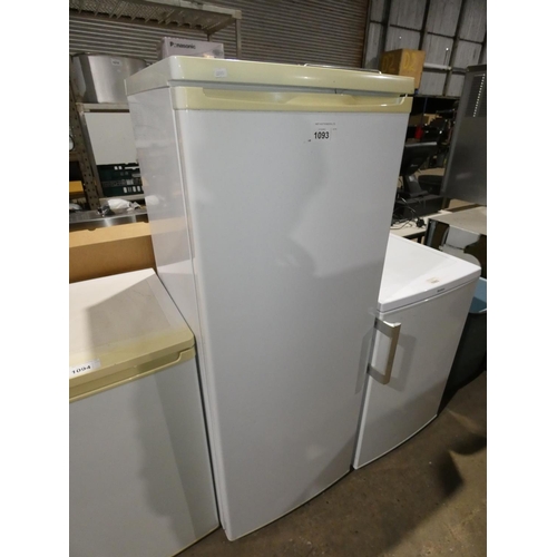 1093 - A 3/4 height fridge by Curry's essentials - trade