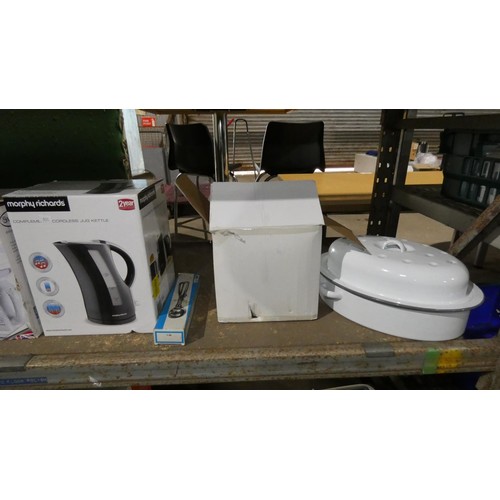 1023 - A quantity of various catering related items including a teasmade, a mini coffee machine etc. Conten... 