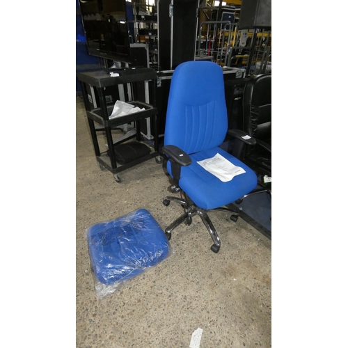 1370 - 1 blue upholstered office swivel chair by Alpha supplied with a spare base cushon