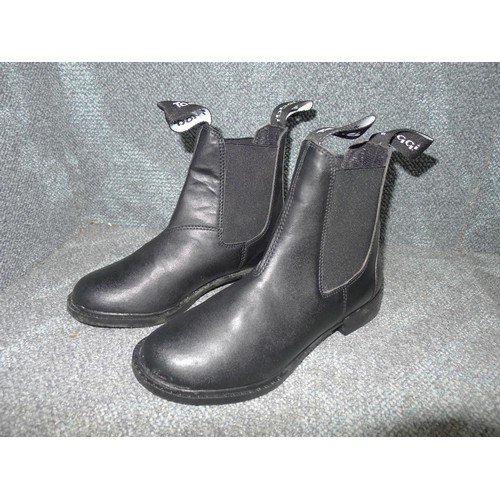 3413 - Unused children's riding boots, size 32, by Toggi, unused riding boots by Cottage Craft, size 11, un... 