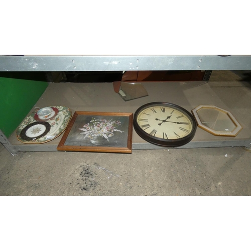 3116 - 1 wall clock, 1 mirror, 1 picture and 4 various plates. Contents of 1 shelf