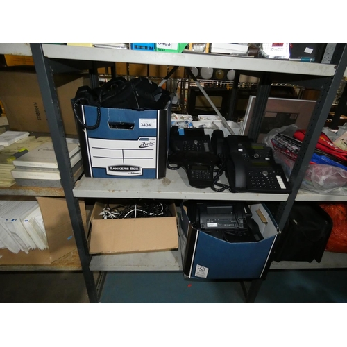 3404 - A quantity of IP phones by Snom, 320's/D305, A conference call VoiP unit type: WiMe C520 etc. Conten... 