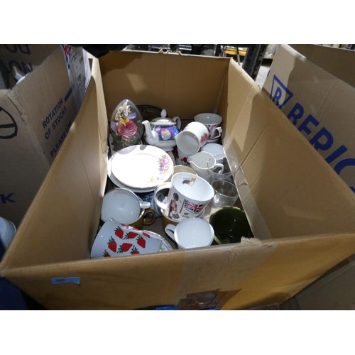 3127 - A quantity of various household items including crockery, glassware, ornaments etc. Contents of 1 ba... 