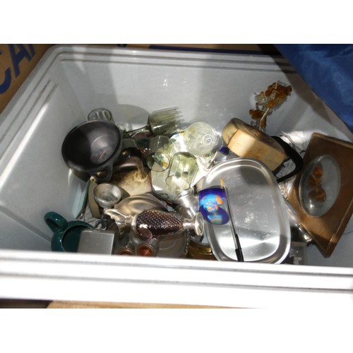 3127 - A quantity of various household items including crockery, glassware, ornaments etc. Contents of 1 ba... 