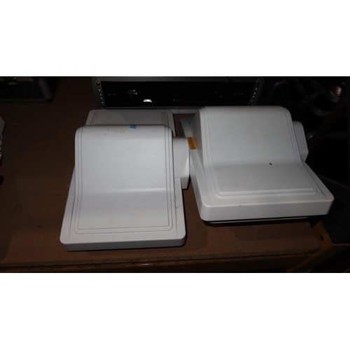 2421 - A quantity of various professional external Wi-Fi networking items. Equipment of this type is used t... 