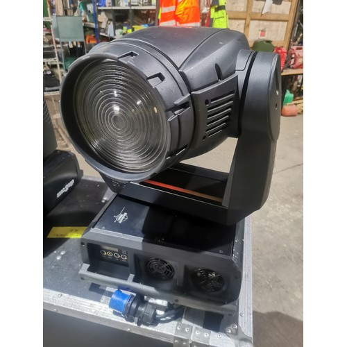 2238 - 2 x Martin MAC2000 wash moving head lights supplied in a dual wheeled flight case (Trade)