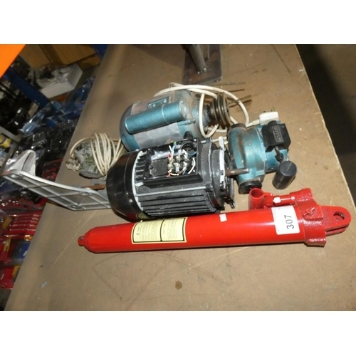 307 - A quantity of various items including an 8 ton long ram jack (no long handle included) , electric mo... 