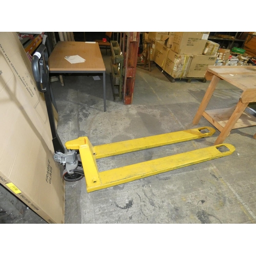 583 - 1 set of long yellow metal pallet trucks capacity approx 2000kg, YOM 2018- arms approx 180cm long