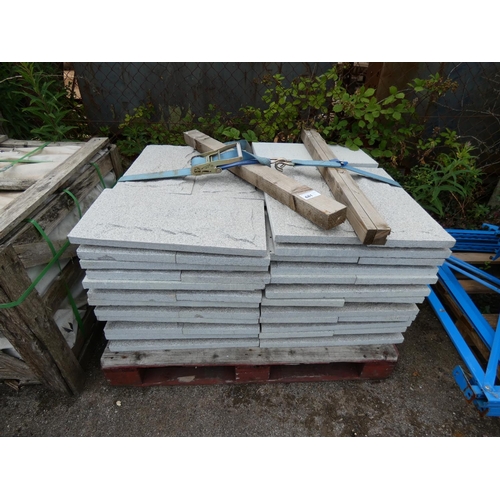 681 - 1 pallet containing approx 72 slabs of Granite each approx 600 x 300mm