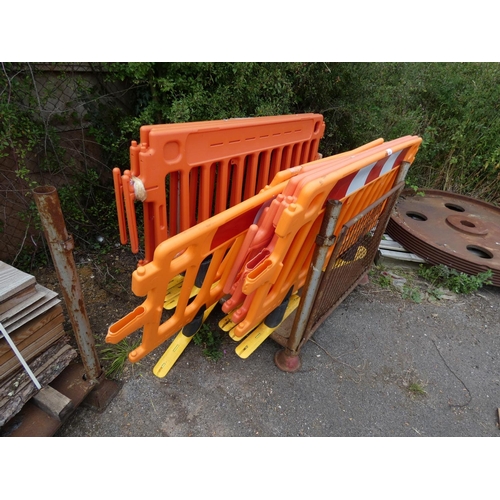 685 - 9 orange plastic barriers - Contents of 1 stillage which is not included