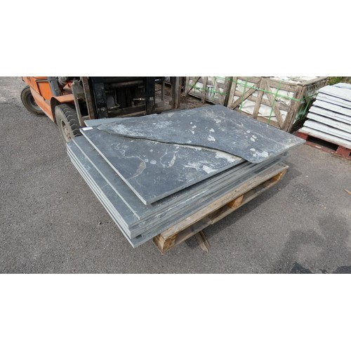 698 - 1 pallet containing 9 slate slabs, 25mm thick