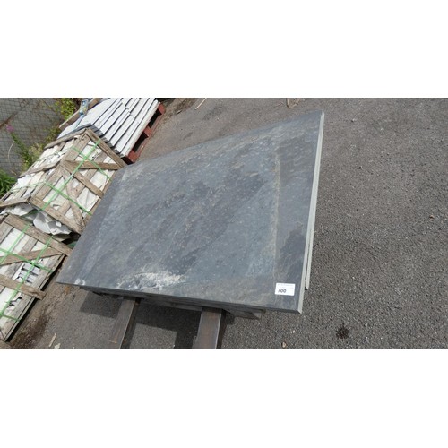 700 - 1 pallet containing 2 slate slabs, 40mm thick