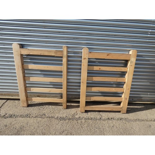 741 - 2 x wooden gates both approx 90cm / 3ft wide - No brace rails