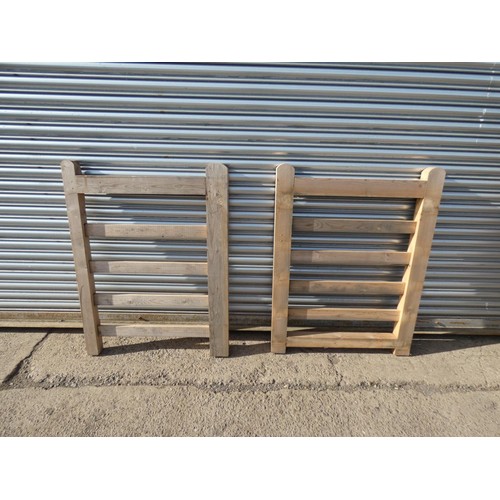 741 - 2 x wooden gates both approx 90cm / 3ft wide - No brace rails