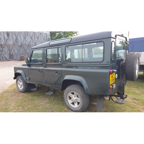 660 - Landrover Defender 110 County TD5, Green, 12 seater,  Reg : IAZ 3789, 1st Reg 27/07/2001, 5 spd Manu... 