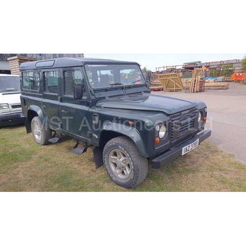 660 - Landrover Defender 110 County TD5, Green, 12 seater,  Reg : IAZ 3789, 1st Reg 27/07/2001, 5 spd Manu... 