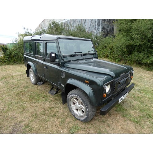 660 - Landrover Defender 110 County TD5, Green, 12 seater,  Reg : IAZ 3789, 1st Reg 27/07/2001, 5 spd Manu... 