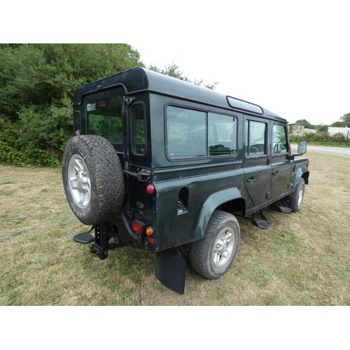 660 - Landrover Defender 110 County TD5, Green, 12 seater,  Reg : IAZ 3789, 1st Reg 27/07/2001, 5 spd Manu... 