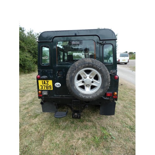 660 - Landrover Defender 110 County TD5, Green, 12 seater,  Reg : IAZ 3789, 1st Reg 27/07/2001, 5 spd Manu... 