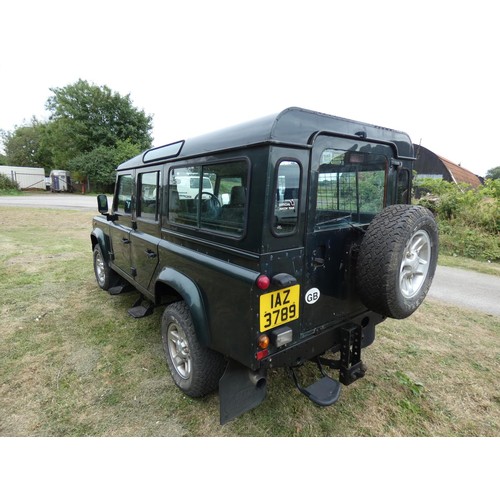 660 - Landrover Defender 110 County TD5, Green, 12 seater,  Reg : IAZ 3789, 1st Reg 27/07/2001, 5 spd Manu... 