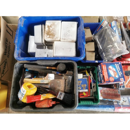 83 - A quantity of various tools and other items including wire brushes, screws, a Parkside glue gun 240v... 