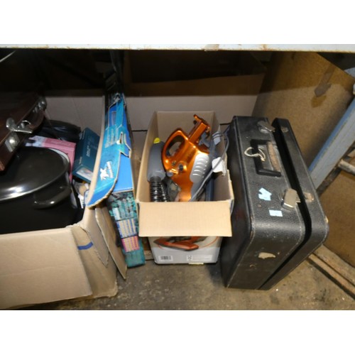 2116 - A quantity of various items including table lamps 240v, a Revlon Pediprep spa, a toaster 240v, a Sod... 