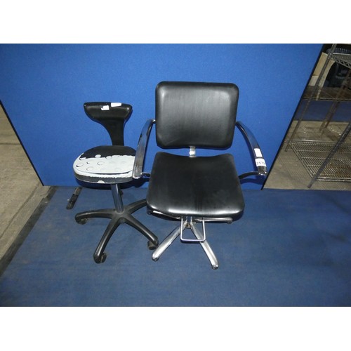 2572 - A chrome framed black upholstered salon chair and operators stool