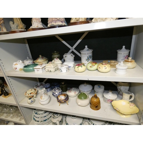 3038 - A quantity of miscellaneous small pots, vases and dishes (2 shelves)