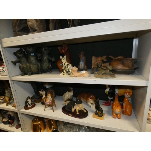 3041 - A collection of resin and ceramic cat ornaments (2 shelves)