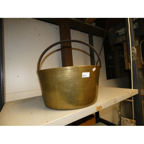 3075 - A large brass preserving pan