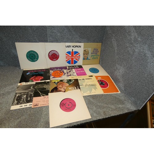 3016 - A quantity of miscellaneous vintage single records