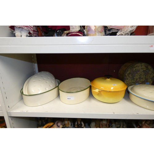 3021 - A yellow enamelled Le Creuset pan with lid, various vintage cream enamelled kitchen pans and 2 vinta... 