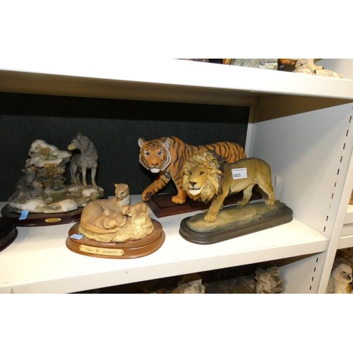 3033 - A collection of resin and ceramic wild animals (3 shelves)