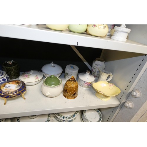 3038 - A quantity of miscellaneous small pots, vases and dishes (2 shelves)