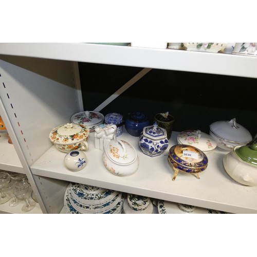 3038 - A quantity of miscellaneous small pots, vases and dishes (2 shelves)