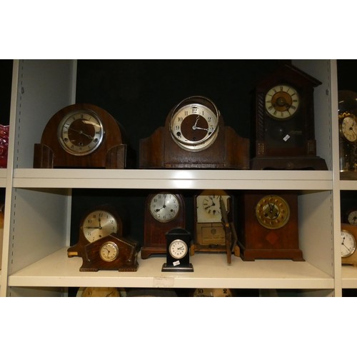 3046 - A collection of miscellaneous vintage wooden cased mantel clocks, wall clocks and a barometer (5 she... 