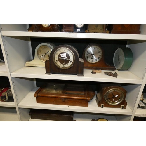 3046 - A collection of miscellaneous vintage wooden cased mantel clocks, wall clocks and a barometer (5 she... 