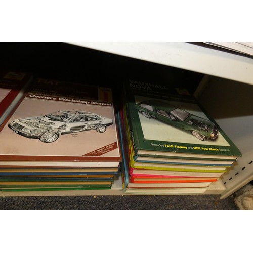 3066 - A collection of a vintage Haynes vehicle manuals (one shelf)