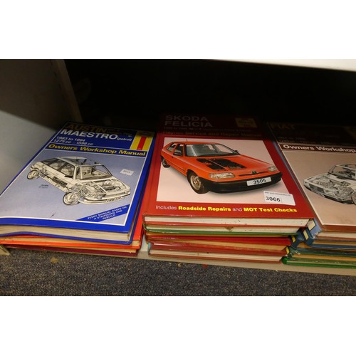 3066 - A collection of a vintage Haynes vehicle manuals (one shelf)