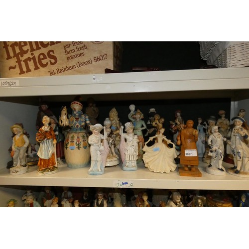 3067 - A quantity of miscellaneous decorative resin, ceramic and other figures (2 shelves)