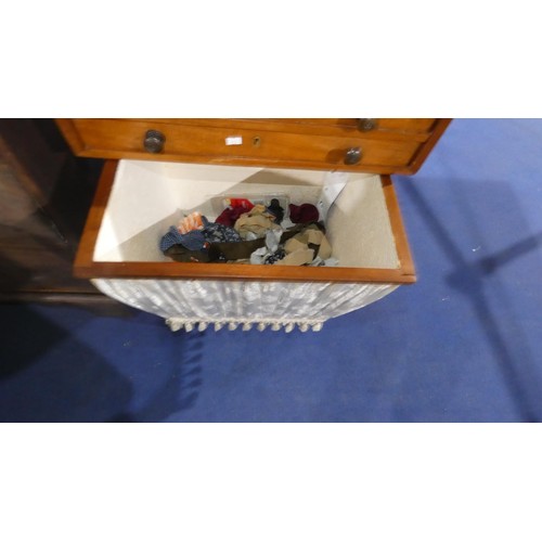 3488 - A 19th Century mahogany rectangular top sewing box with a lift lid and a deep fabric well,  approxim... 