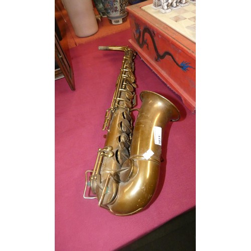 3031 - A vintage brass alto saxophone by Pelisson, Guinot & Blanchoi