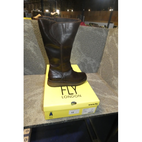 11 - A pair of ladies boots by Fly London type RHEA042FLY Dark Brown size Euro 40