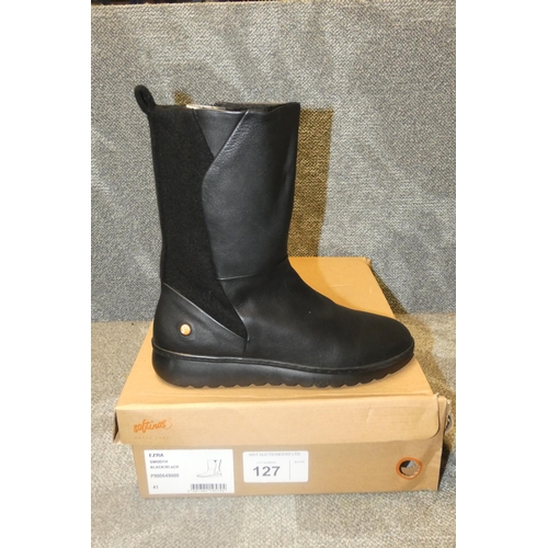 127 - A pair of ladies boots by Softinos type Ezra smooth black / black size Euro 41